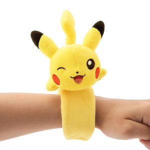 THEVOLTAGE.CL POKEMON CENTER TCG PELUCHE MOCHILA GIRATORIO PIKACHU - Imagen 4