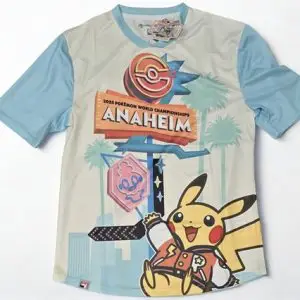 THEVOLTAGE.CL POKEMON CENTER VESTUARIO ANAHEIM POLERA TALLA L
