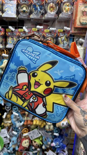 THEVOLTAGE.CL POKEMON CENTER ANAHEIM BOLSO PORTA PINES