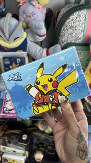 THEVOLTAGE.CL POKEMON CENTER ANAHEIM DOBLE DECK BOX COMPETIDOR