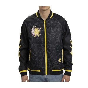 THEVOLTAGE.CL POKEMON CENTER VESTUARIO CHAQUETA BOMBER EEVEE EVOLUTIONS JOLTEON TALLA XL