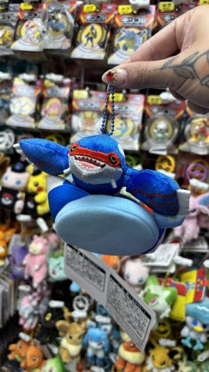 THEVOLTAGE.CL POKEMON CENTER ACCESORIOS MAGNÉTICO LLAVERO KYOGRE