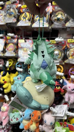 THEVOLTAGE.CL POKEMON CENTER ACCESORIOS MAGNÉTICO LLAVERO TYRANITAR - Imagen 3