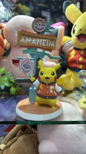 THEVOLTAGE.CL POKEMON CENTER ANAHEIM FIGURA PIKACHU RESINA