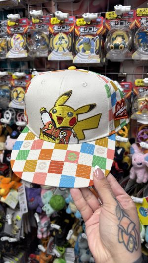 THEVOLTAGE.CL POKEMON CENTER ANAHEIM GORRO