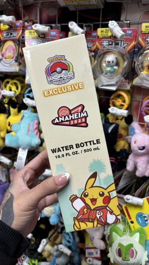 THEVOLTAGE.CL POKEMON CENTER ANAHEIM BOTELLA AGUA 500ML - Imagen 2