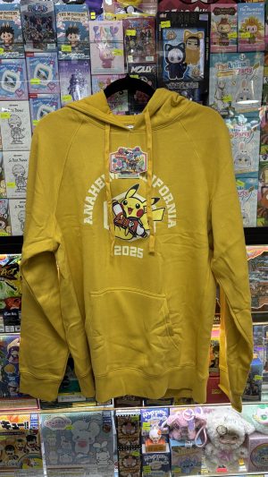 THEVOLTAGE.CL POKEMON CENTER ANAHEIM POLERON PIKACHU TALLA 2XL