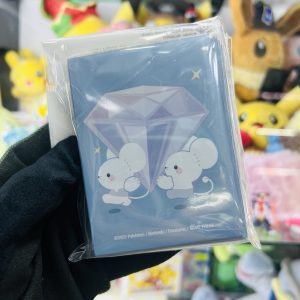THEVOLTAGE.CL POKÉMON CENTER TCG PROTECTORES DE CARTAS MAUSHOLD