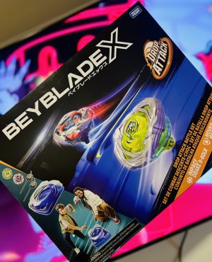 -  BEYBLADE X ESTADIO ORIGINAL INCLUYE 2  BAYBLADE  CON LANZADORES.