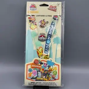 THEVOLTAGE.CL POKEMON CENTER ACCESORIOS PIN ANAHEIM SET PIN&LANYARD