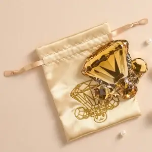 THEVOLTAGE.CL POKEMON CENTER ACCESORIOS ESPEJO TERACRYSTAL EEVEE