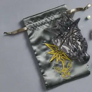 THEVOLTAGE.CL POKEMON CENTER ACCESORIOS ESPEJO TERACRYSTAL UMBREON