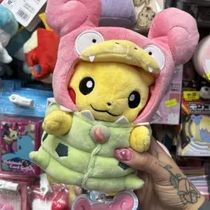 THEVOLTAGE.CL POKEMON CENTER PREMIUM PIKACHU MEGA SLOWBRO