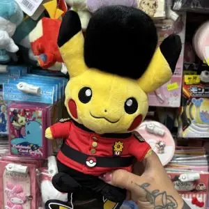 THEVOLTAGE.CL POKEMON CENTER PREMIUM PIKACHU ROYAL GUARD LONDON
