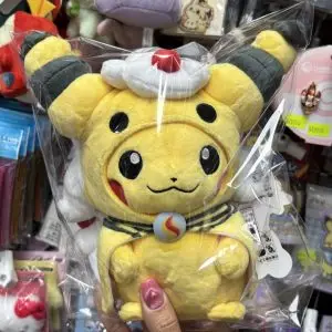 THEVOLTAGE.CL POKEMON CENTER PREMIUM PIKACHU MEGA AMPHAROS