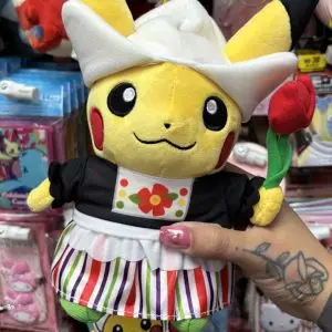 THEVOLTAGE.CL POKEMON CENTER PREMIUM PIKACHU STUFFED DUTCH